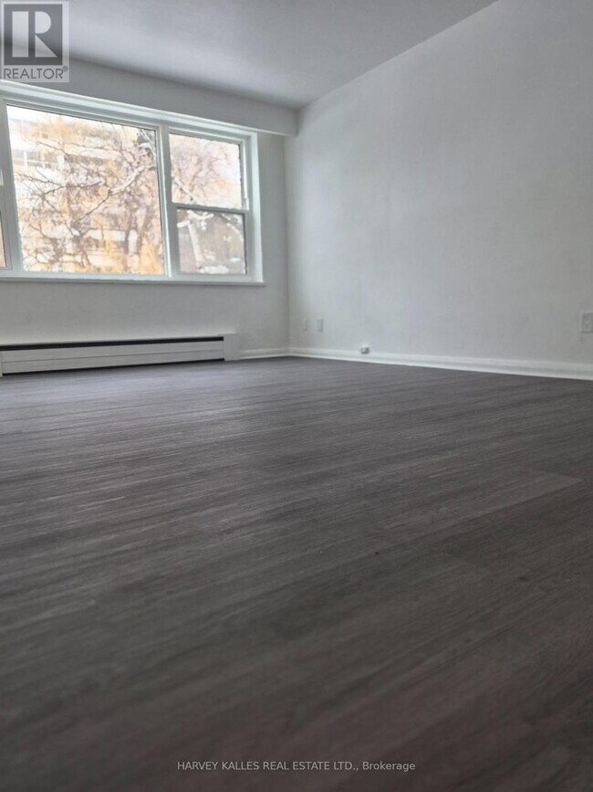 Photo du bâtiment - 125 Shelborne Ave