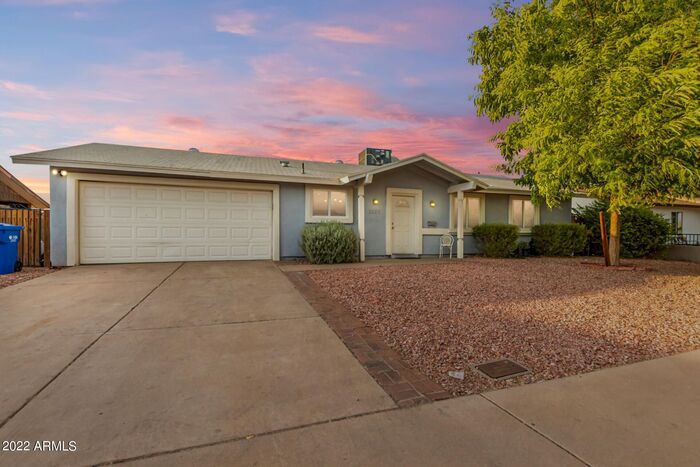 Primary Photo - 3 Bed, 2 Bath and 2 Car-garage in Phoenix!