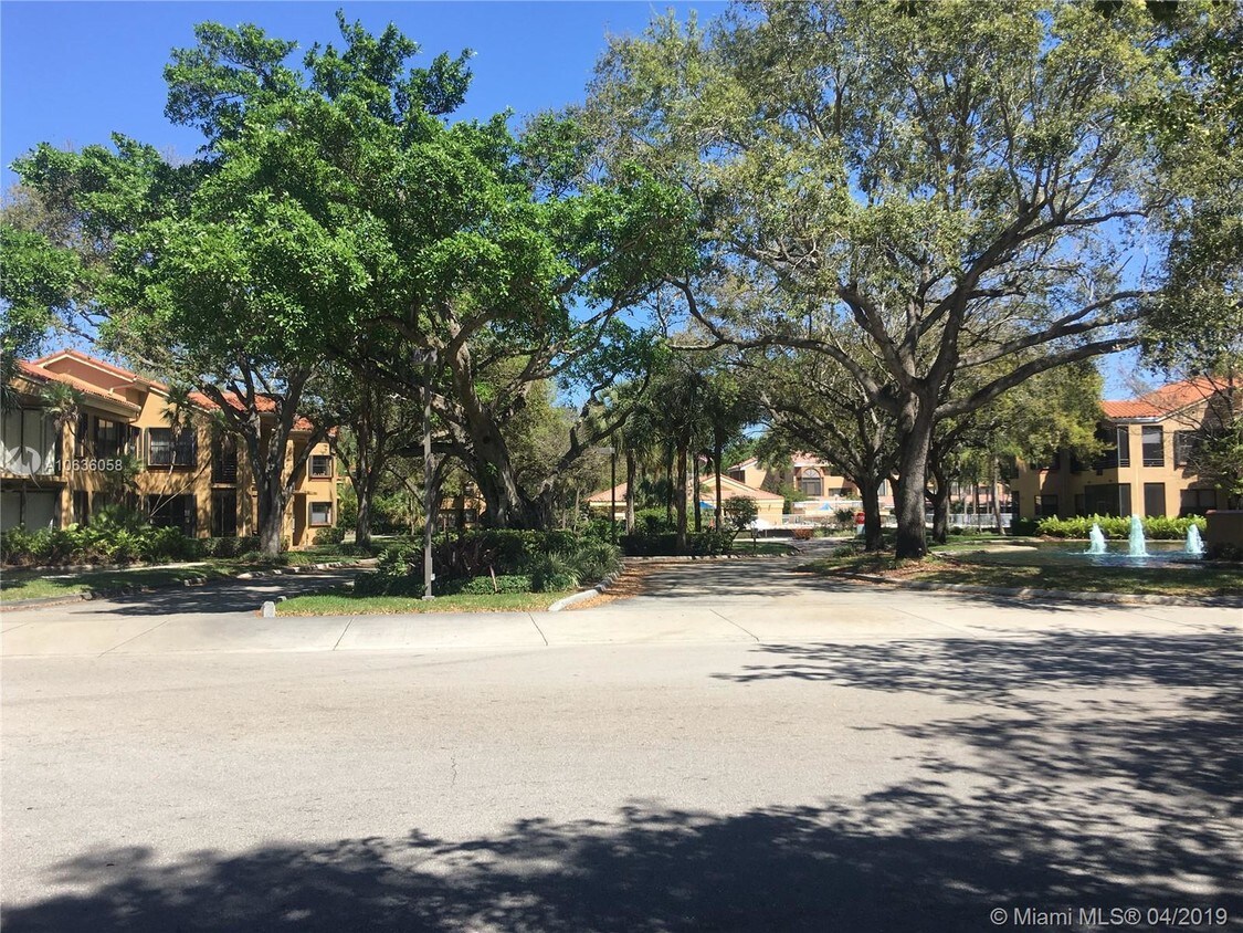 Primary Photo - 15579 Miami Lakeway N