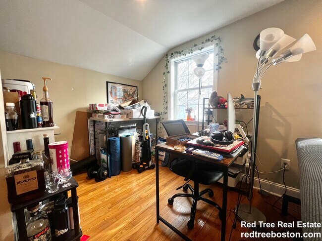 Building Photo - 57 Day St