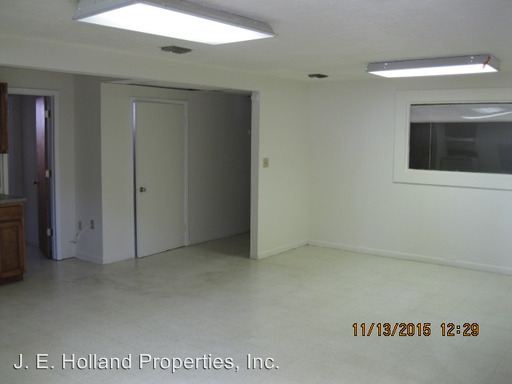 Building Photo - 6049 Green Hill Ln