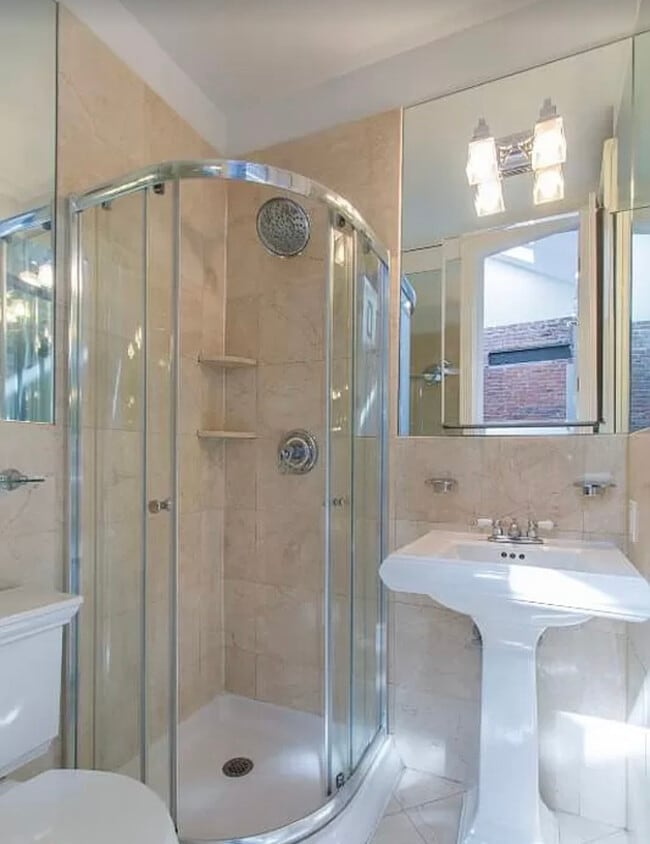 Building Photo - 89 Clinton St