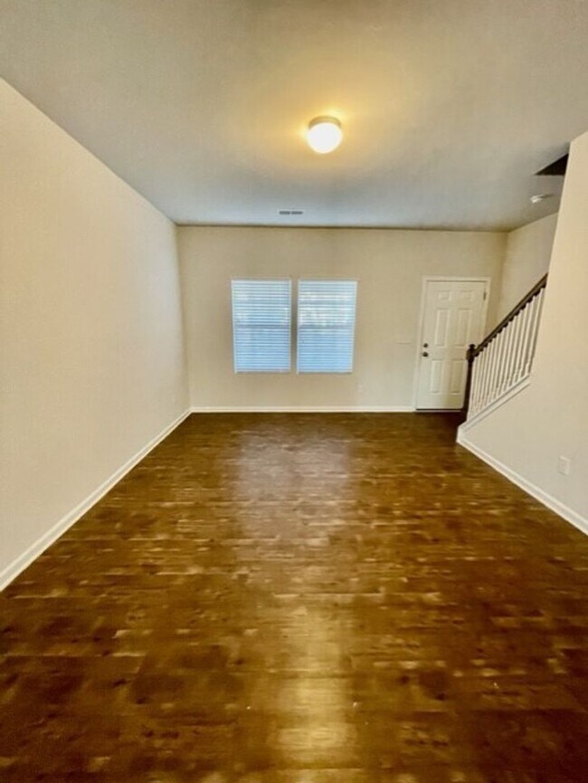 Foto del edificio - Luxurious 2 story 3 bedroom 2.5 bath Townhomes. Located in Salisbury