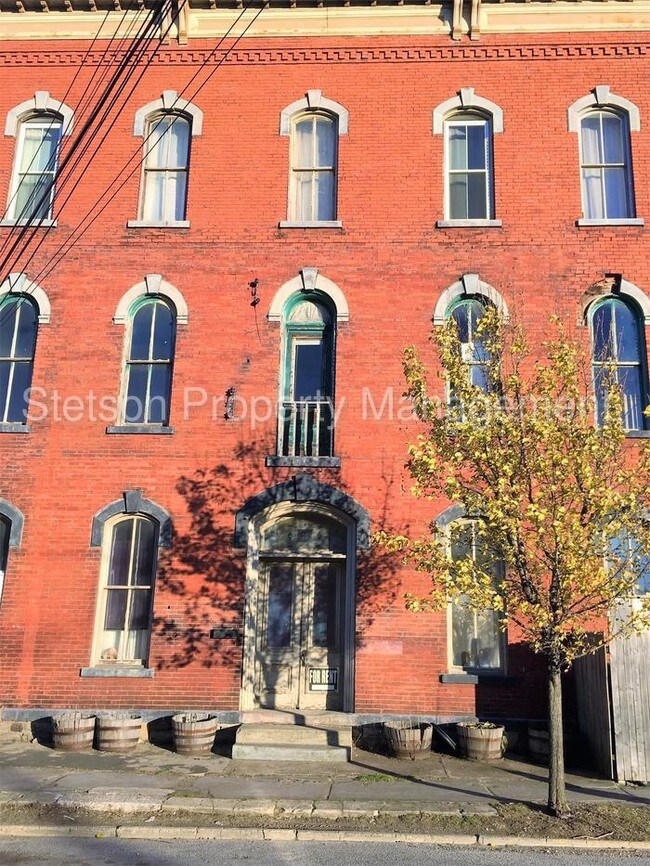 Building Photo - 90 S Pearl St