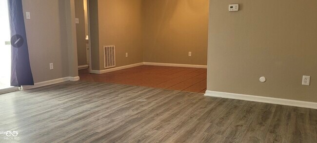 Building Photo - 3662 Tudor Park Dr
