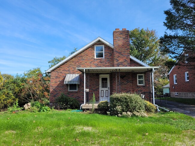 Building Photo - 906 S Progress Ave