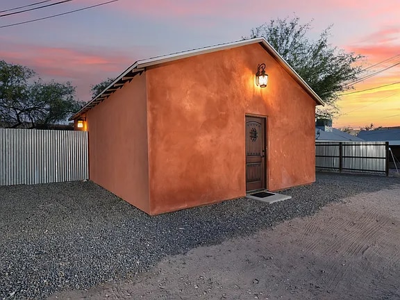 Building Photo - 1615 N Santa Rita Ave