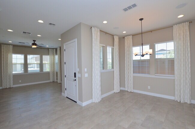 Building Photo - 1934 E Wisteria Dr