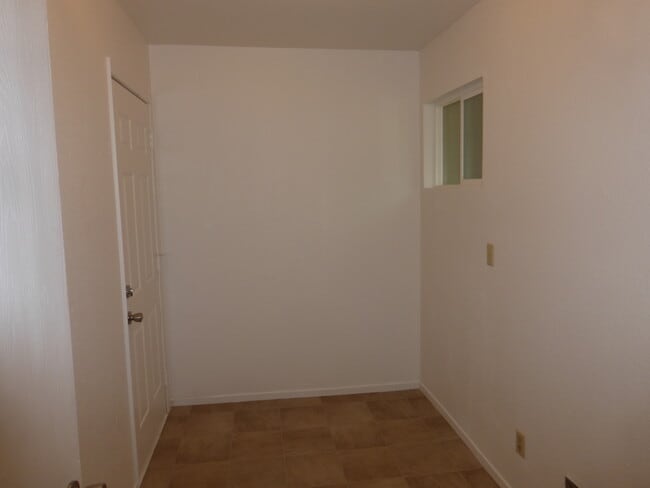Building Photo - 2120 Rosamond St