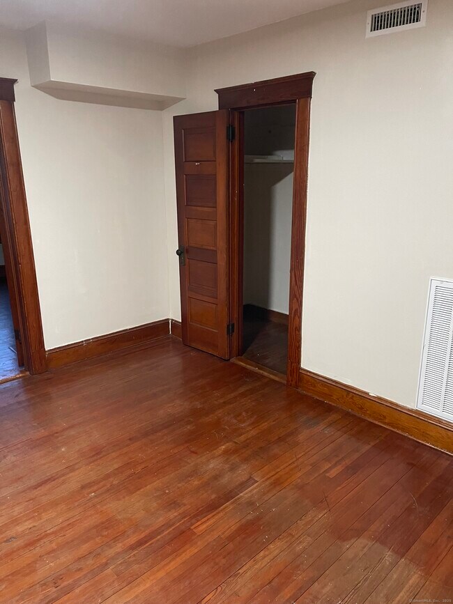 Building Photo - 308 High St