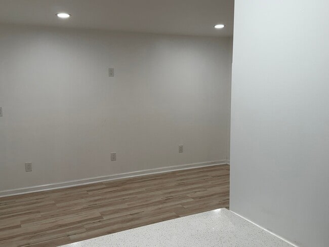 Building Photo - 2530 Peachwood Cir NE