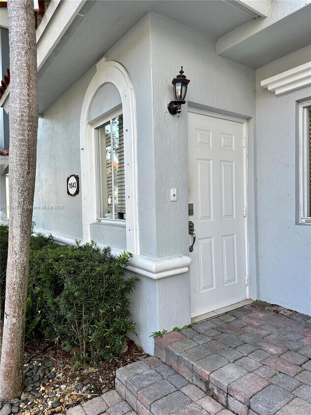 11643 NE 18th Dr, North Miami, FL 33181 Townhouse for Rent in North