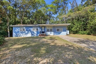 1904 Dahlia Dr