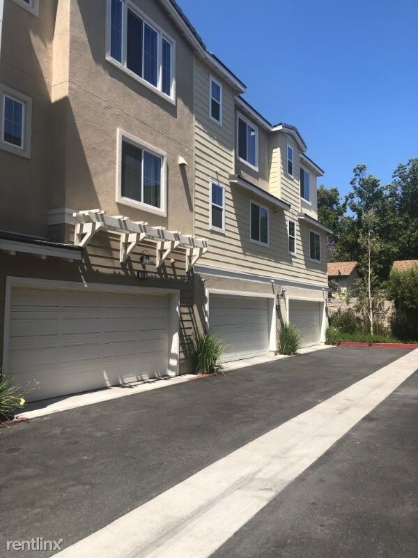 3 br, 3 bath Condo 871 Suncrest Lane Condo for Rent in Pomona, CA