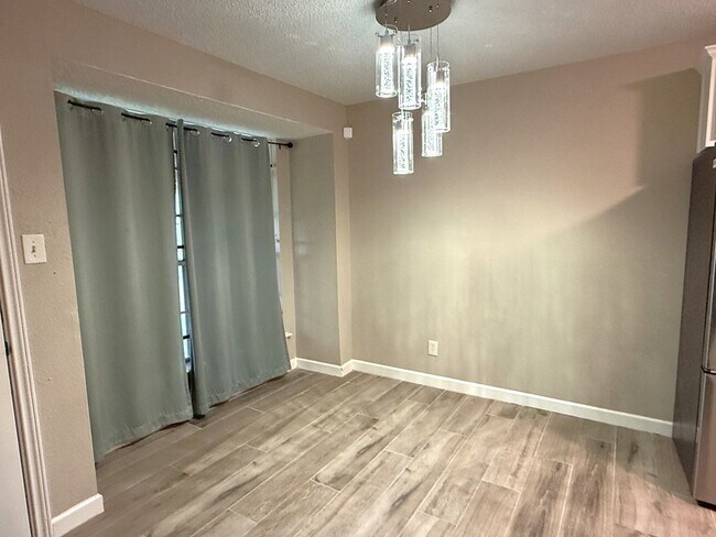 Foto del edificio - 15934 Blueridge Rd