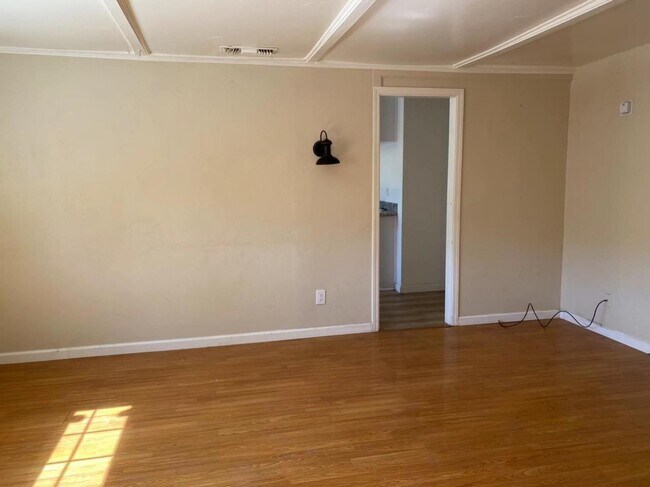 Building Photo - 10101 Viewpoint Ln