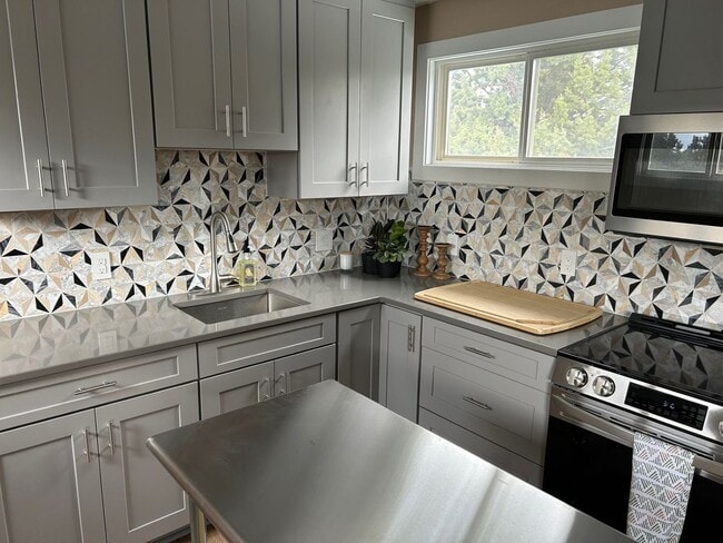 Building Photo - FOR RENT: Unfurnished Barndominium upstairs apartment, 1 bed, 1 bath with AC - Pet Friendly