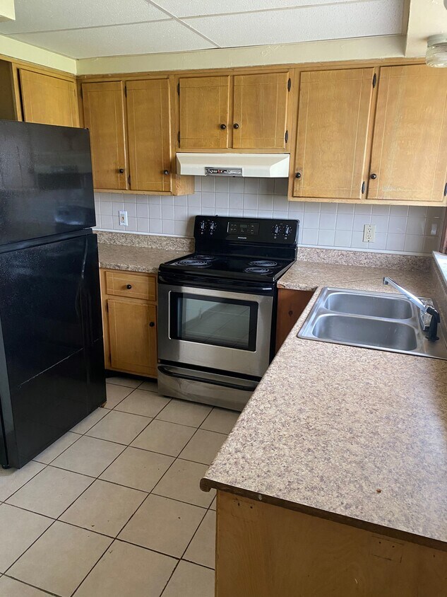 Kitchen - 138 S 8th St
