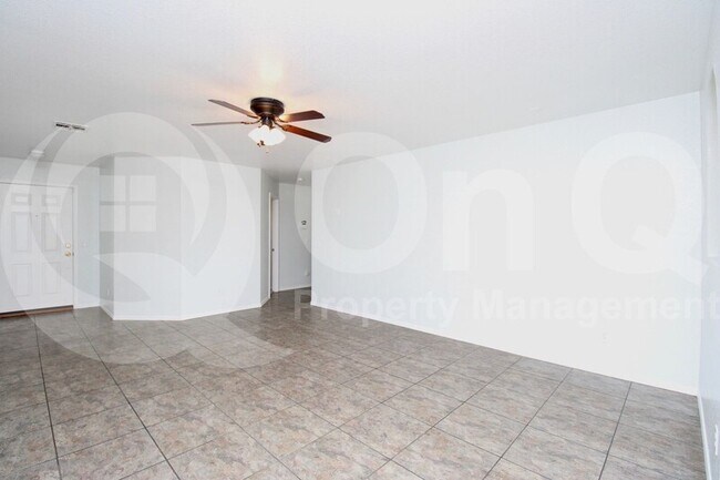 Building Photo - 2302 W 23rd Ave