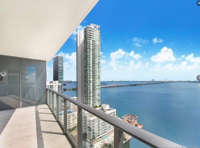 Foto del edificio - 460 NE 28th St