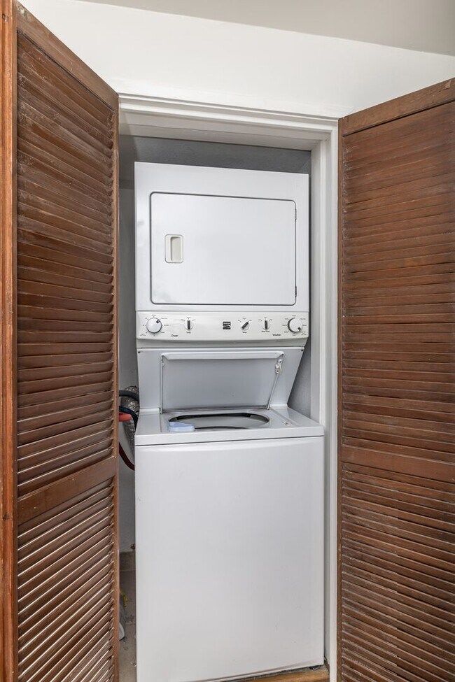 Foto del edificio - BEACH FRONT FURNISHED CONDO - 2/2/1cov pkg