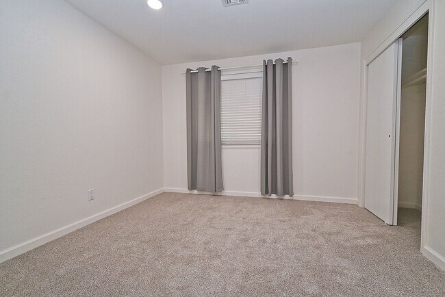 Foto del edificio - $2,650 - BRAND NEW THREE BEDROOM ADU IN TH...