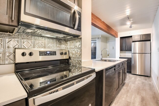 Building Photo - 1343 High St