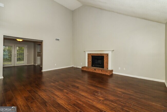 Foto del edificio - 2521 Country Lake Cir