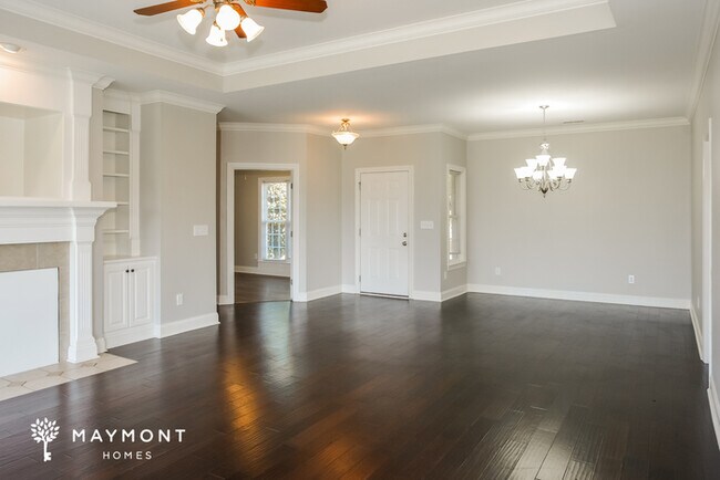 Building Photo - 4 Bedroom with Great Location