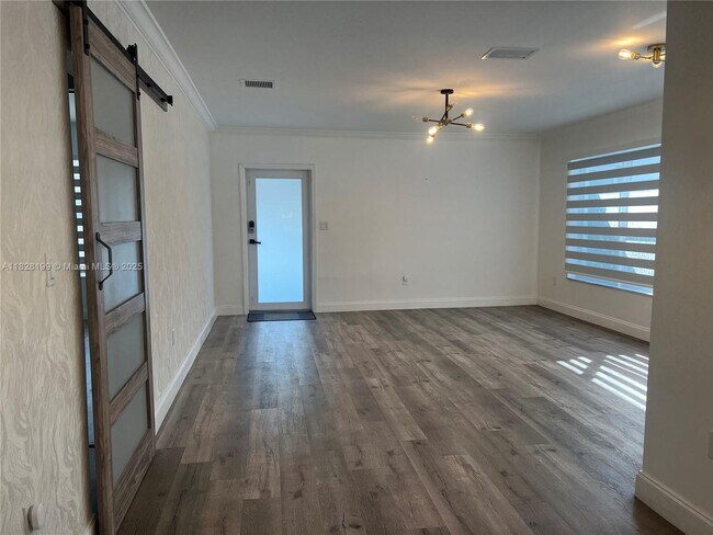 Foto del edificio - 820 SW 11th St