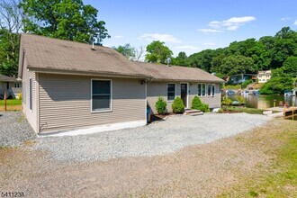 Building Photo - 18 W River Styx Rd