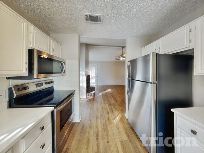 Foto del edificio - 1210 Hidden Creek Dr