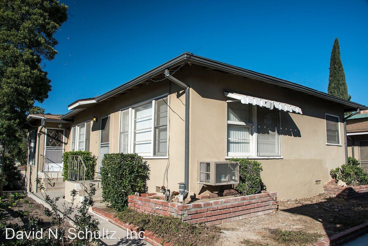 Building Photo - 1717-1719 Holly Dr