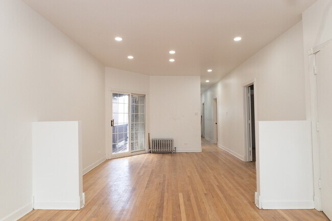 Foto del edificio - 2016 N Kilbourn Ave