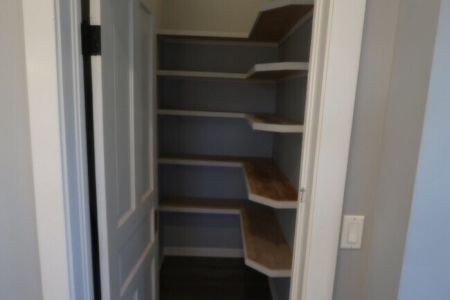 Building Photo - 3615 North Ravenswood Avenue Apt #1, South...