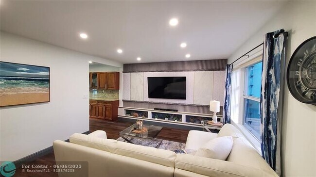 Building Photo - 1548 SW 28th Ave