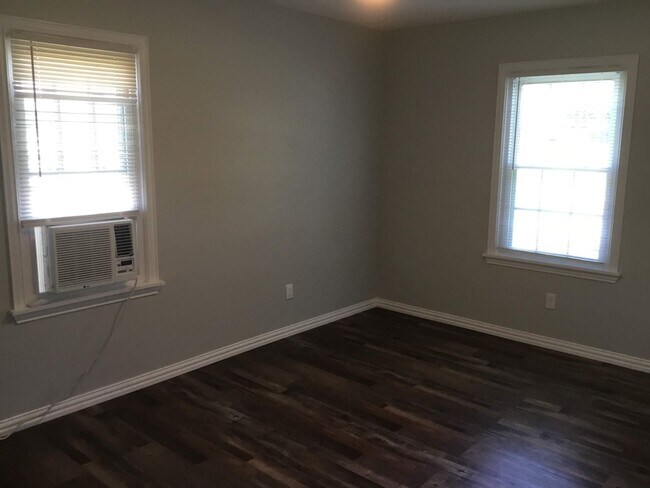 Foto del edificio - Completely remodeled 1 bedroom, 1 bath duplex!