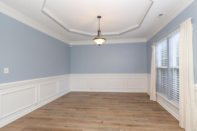 Foto del edificio - Welcome to this stunning 3-bedroom, 2-bath...