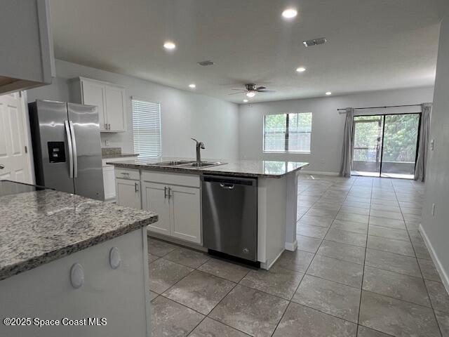 Foto del edificio - 900 Old Country Rd S E