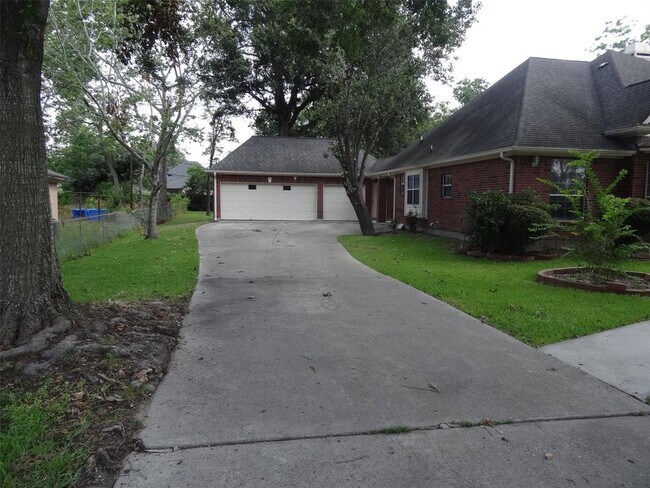 Foto del edificio - 9226 Kerrwood Ln