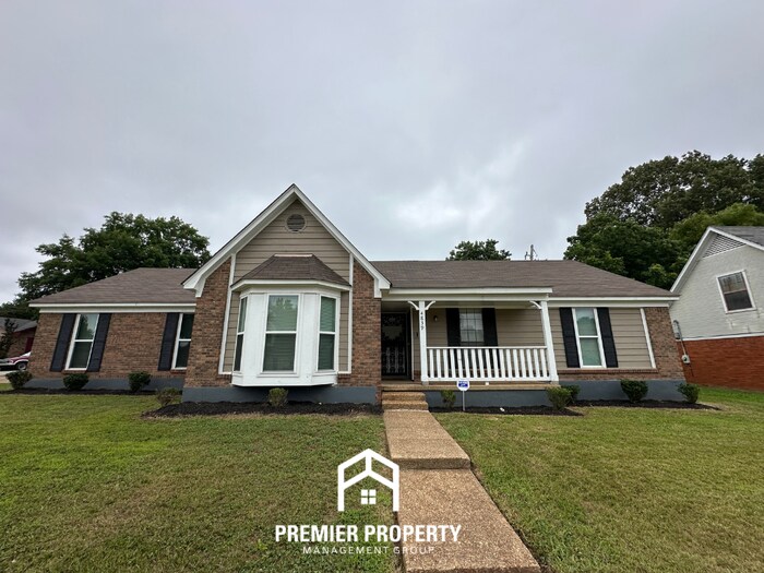 Charming 3BR/2BA Near Southwind | Vaulted Ceilings, Hardwood Floors & 2-Car Garage - Charming 3BR/2BA Near Southwind | Vaulted Ceilings, Hardwood Floors & 2-Car Garage