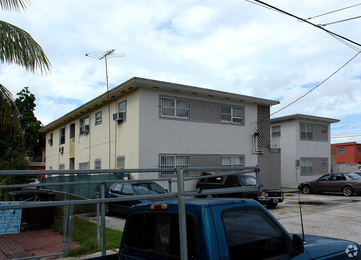 Building Photo - 982 NW 6th St