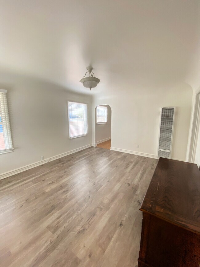 Foto del edificio - 1737 Greenwood Ave