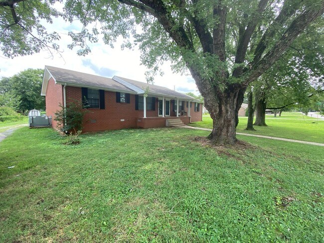 Foto del edificio - 501 Gracy Ave