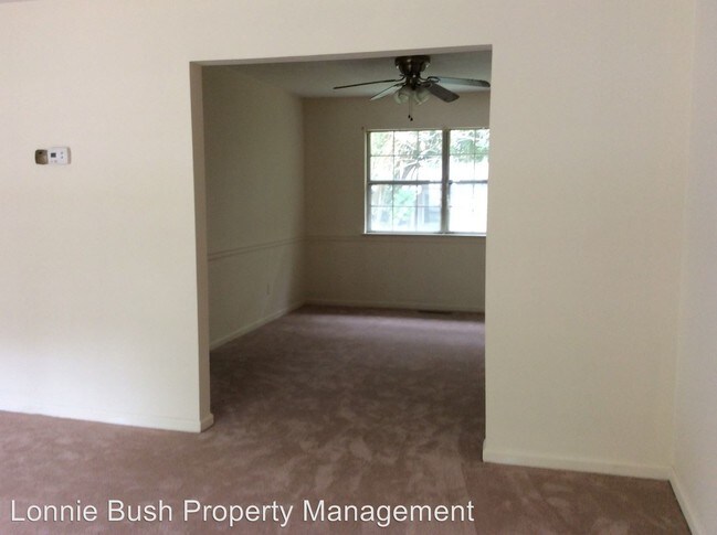 Building Photo - 4 br, 2.5 bath House - 920 Amherst Lane