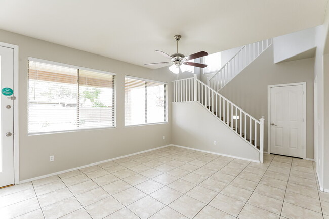 Foto del edificio - 3447 E Powell Way