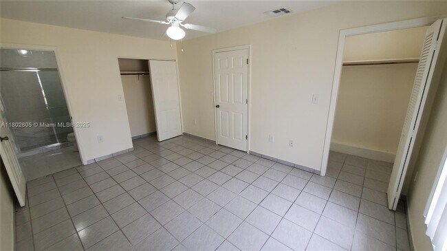 Foto del edificio - 3325 SW 23rd Ter