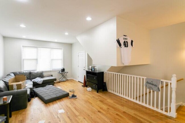 Foto del edificio - 4 bedroom in CHICAGO IL 60612
