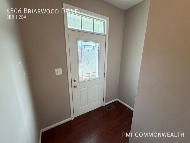 Foto del edificio - 4506 Briarwood Dr