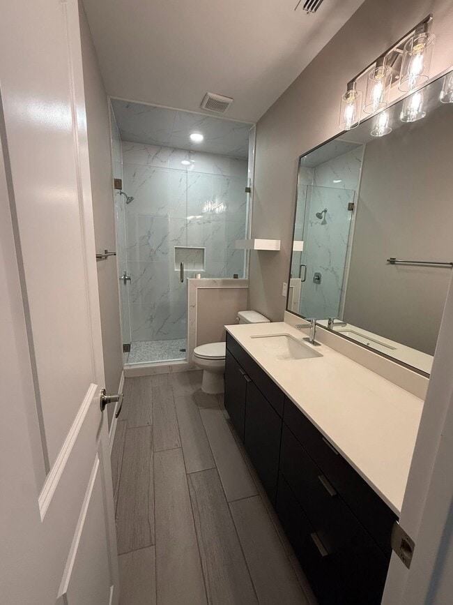 Building Photo - 1412 S Xanthia St